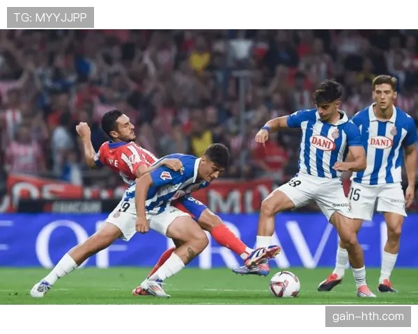 西甲焦点战：巴萨与西班牙人上演蓝白德比，巅峰对决引关注