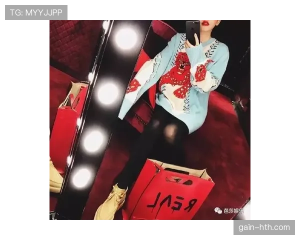 李梦随手背的包比我家客厅还讲究，真想偷看她的购物清单